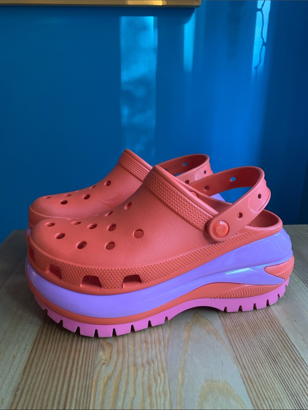 CROCS Mega Crush Platform Clog in Coral Red and Lavender Women’s Size 8